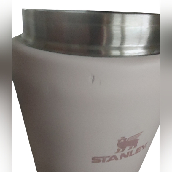 Stanley Light Pink The IceFlow™ Flip Straw Beach Jug | 40oz - Picture 5 of 8